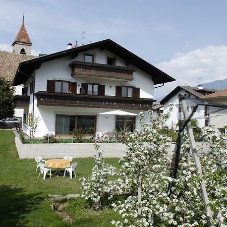 Haus Sankt Peter Appartement Lana Buitenkant foto
