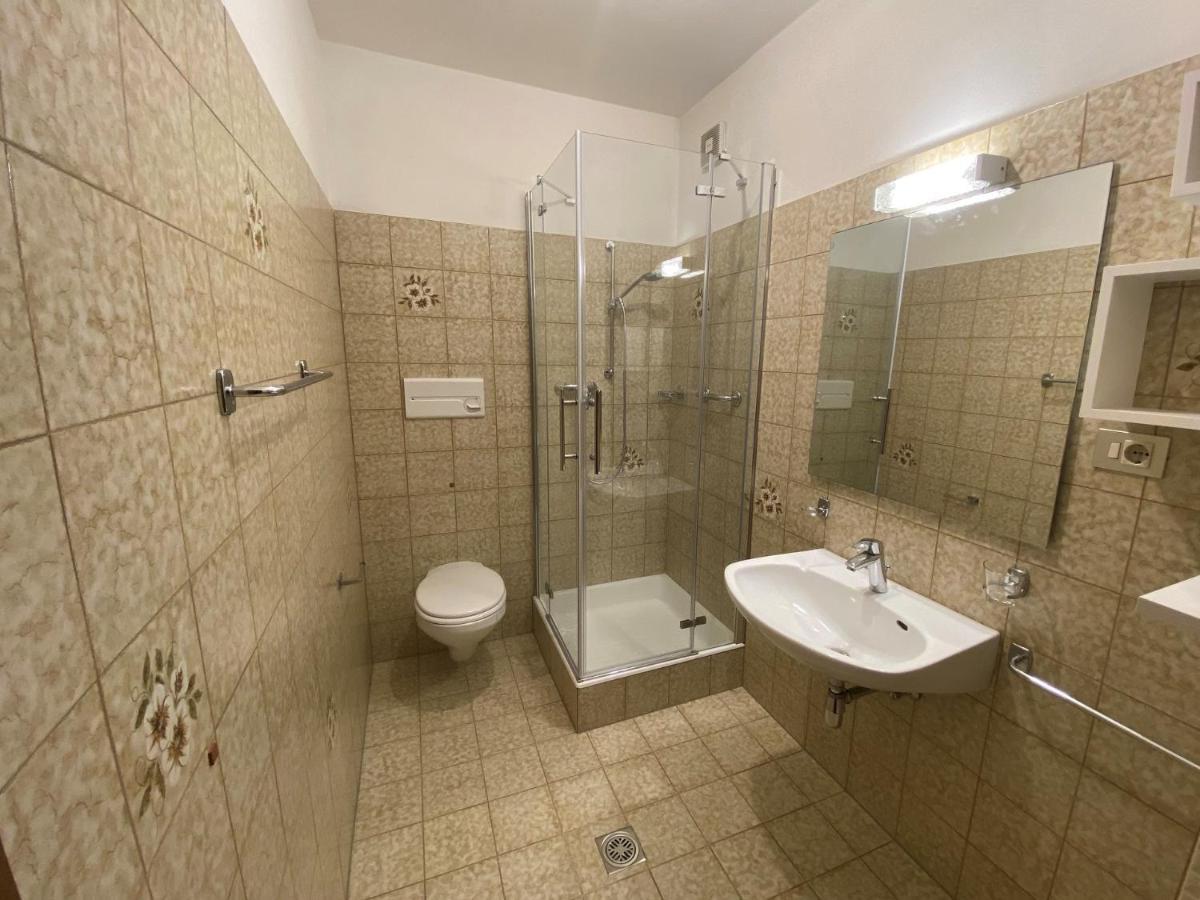 Haus Sankt Peter Appartement Lana Buitenkant foto